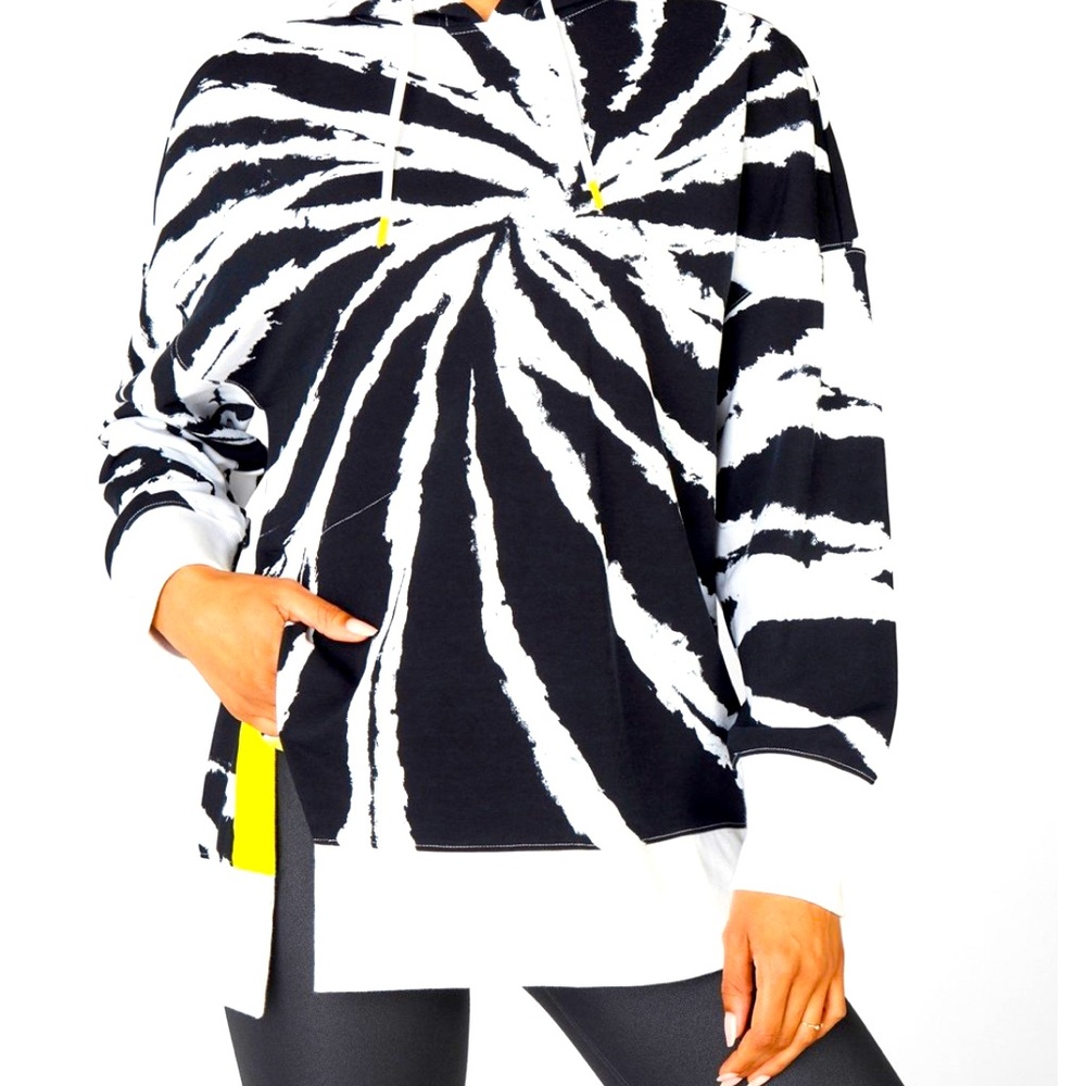 Hooded sweatshirt With side slit pocket